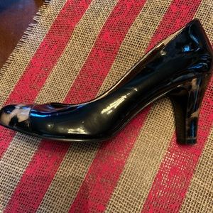 Black with leopard toe design